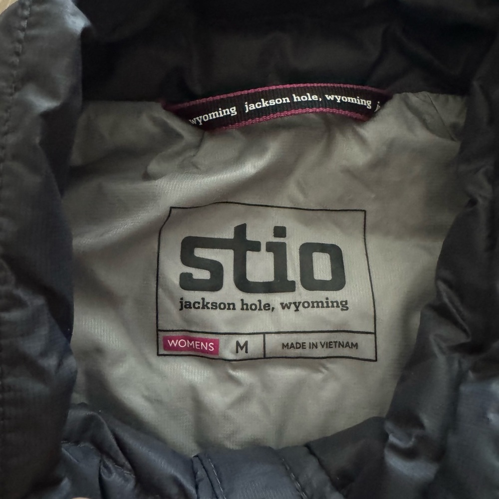 Stio Women's Black Quilted Packable Down Vest - Picture 4 of 6